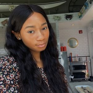 Meet your Posher, Olivia